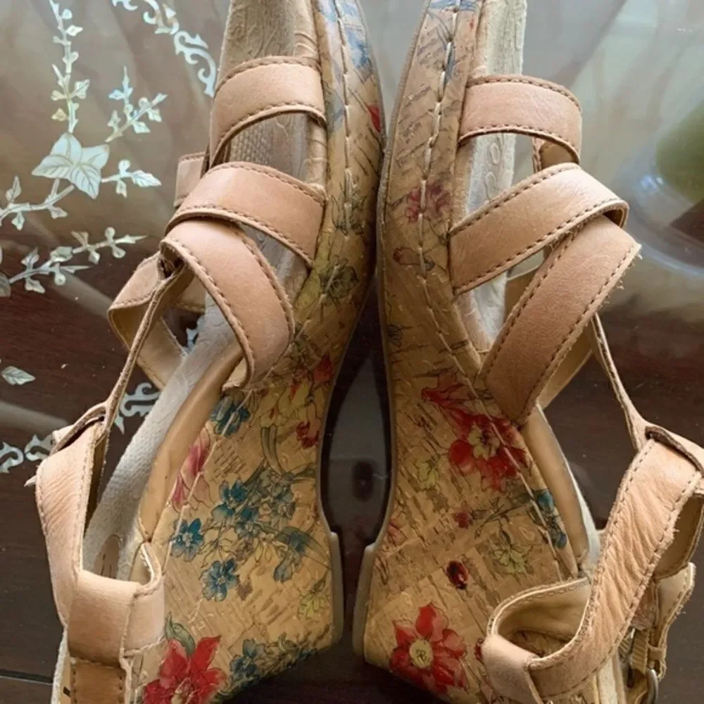 Born BOC BEIGE LEATHER SANDALS SIZE US 9​​​​